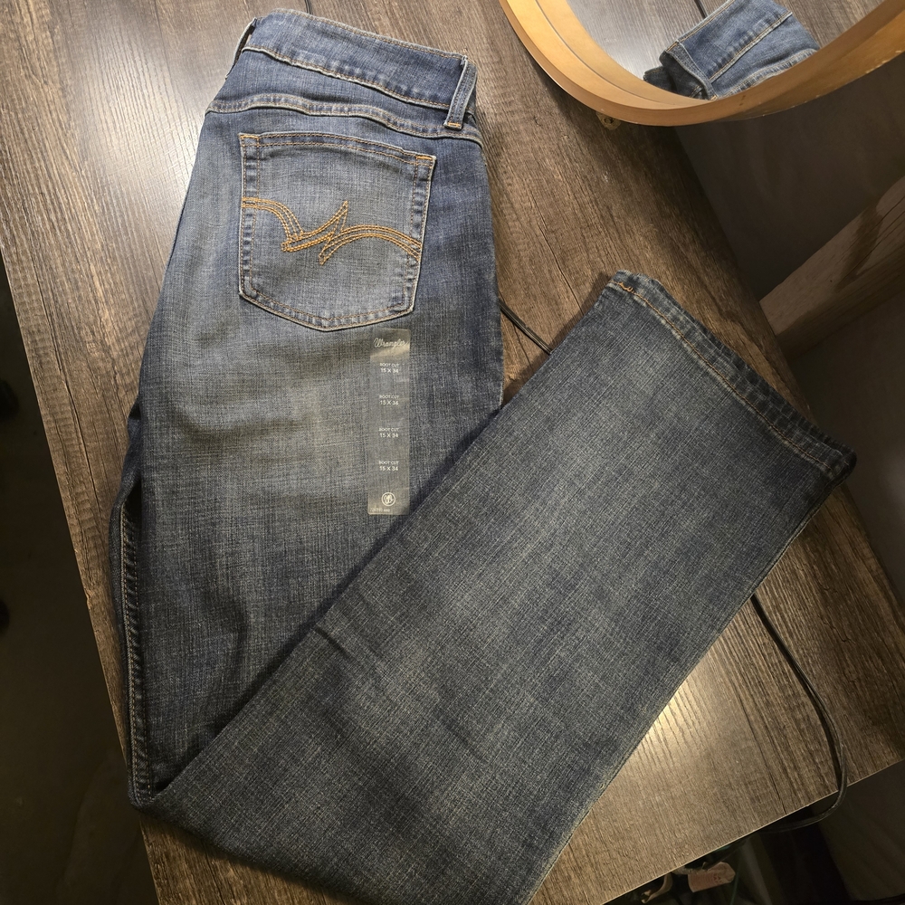 Wrangler Women's Boot Cut Jeans in Blue